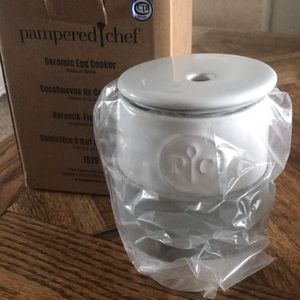 Pampered chef ceramic egg cooker